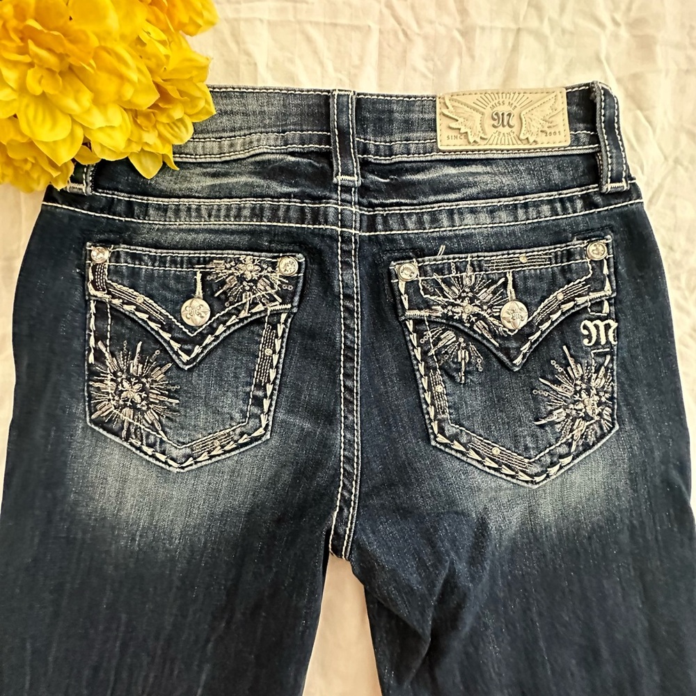 MISS ME NWOT Mid-Rise Skinny Gorgeous Jeans with embellished pockets.